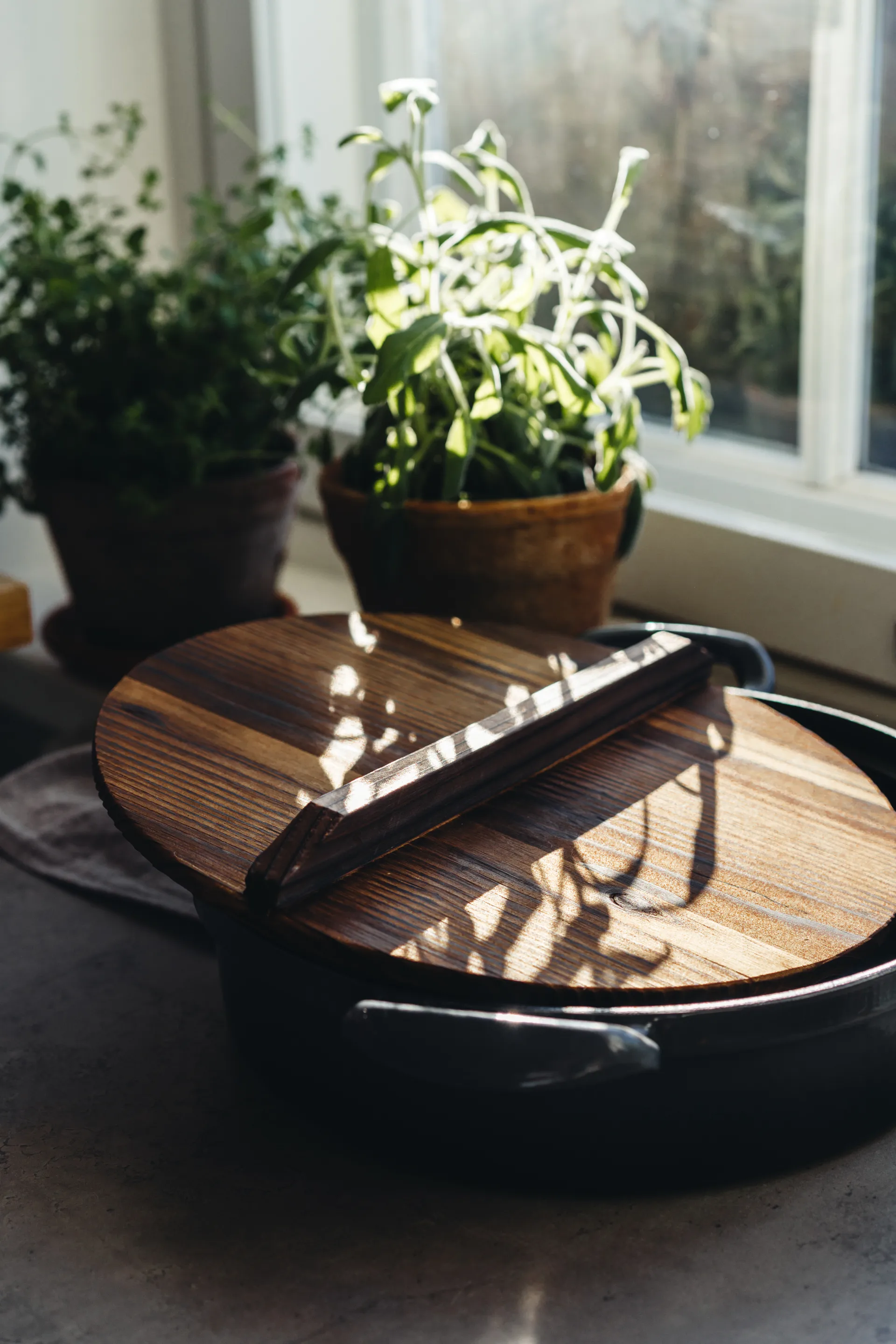 Panela de ferro fundido com tampa de madeira, Ø30 cm Heirol