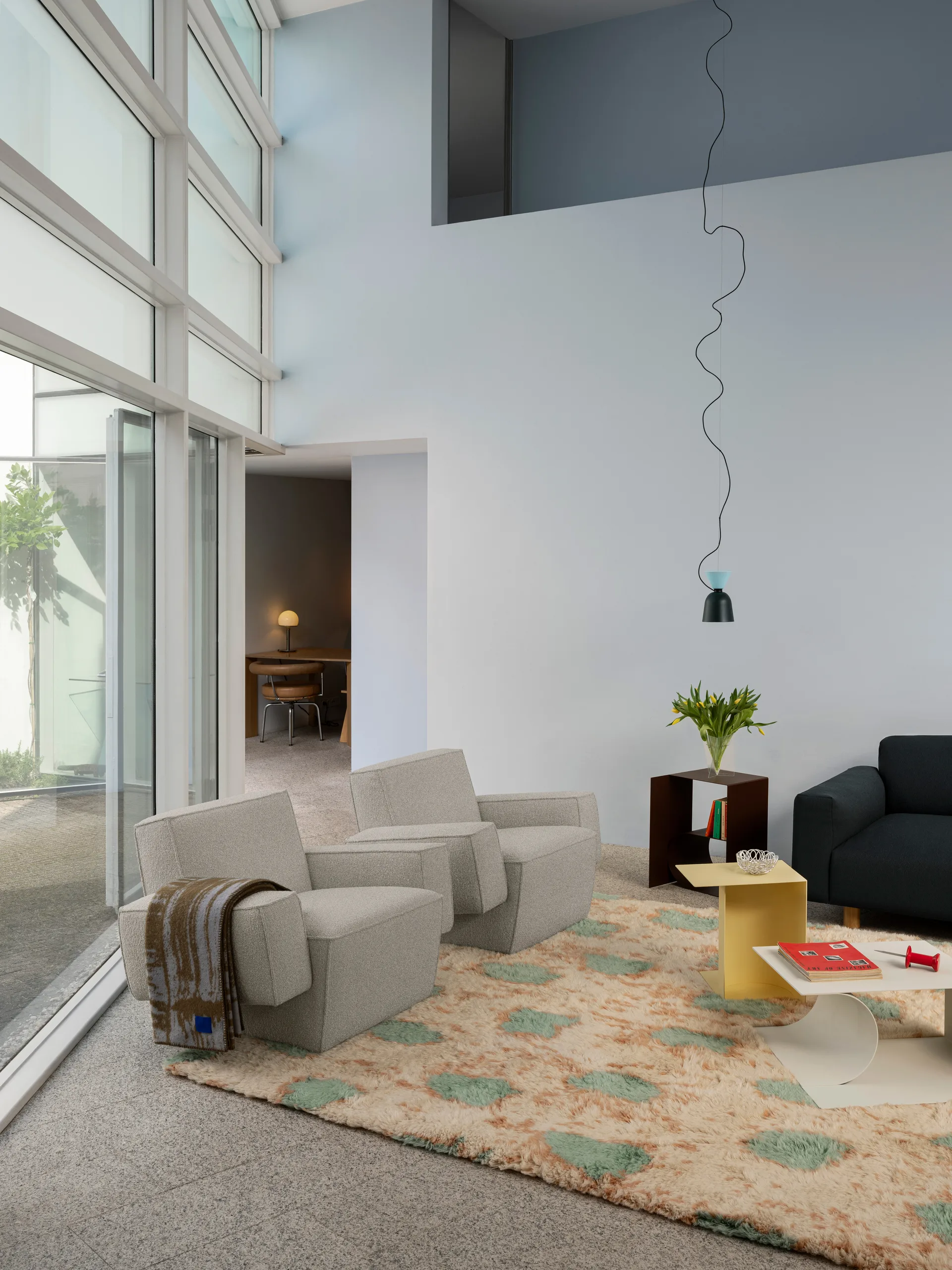 Cadeira lounge Hunk com apoio, Swan Hem