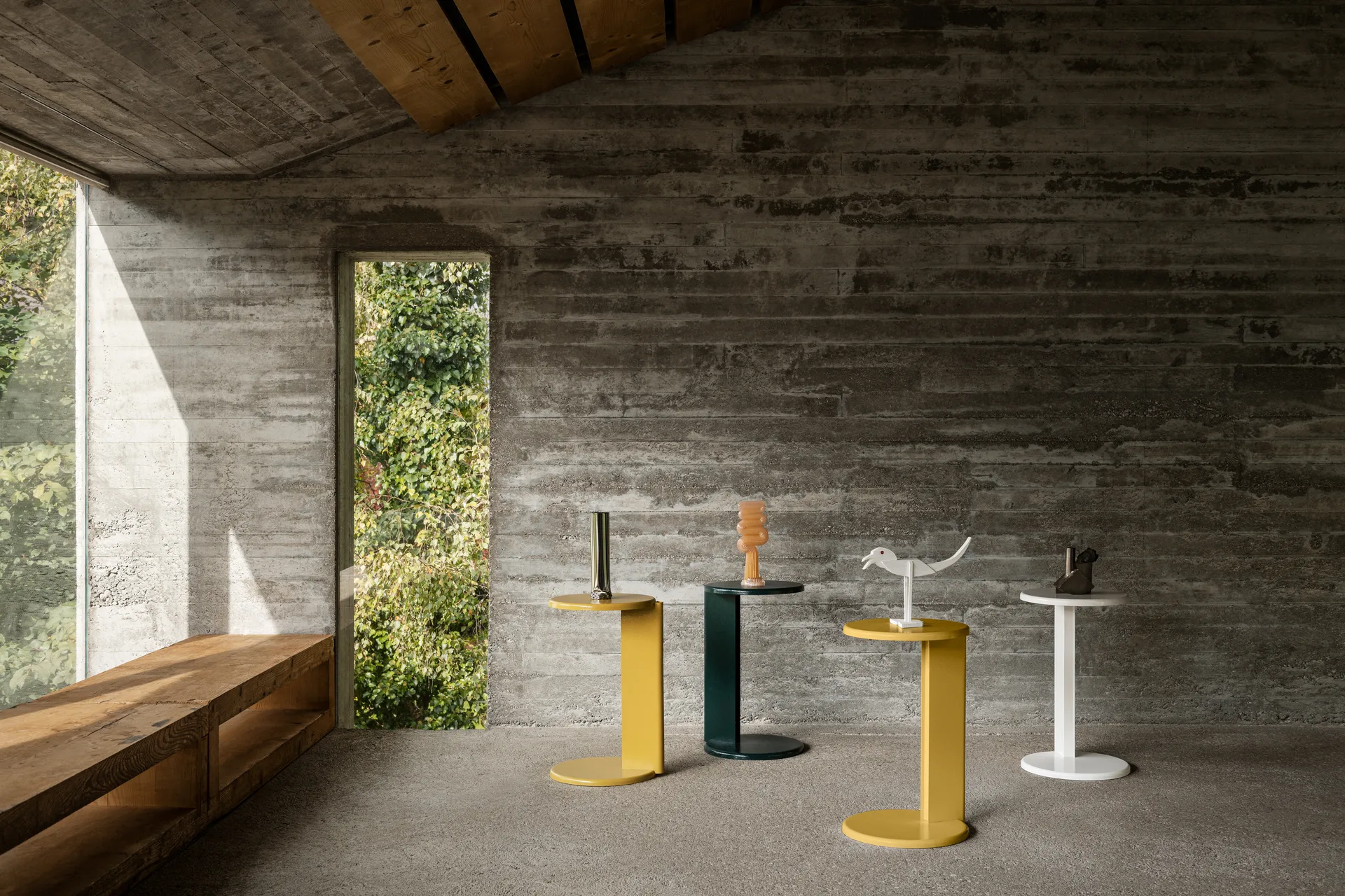 Mesa lateral Lolly 56 cm, Black green gloss Hem