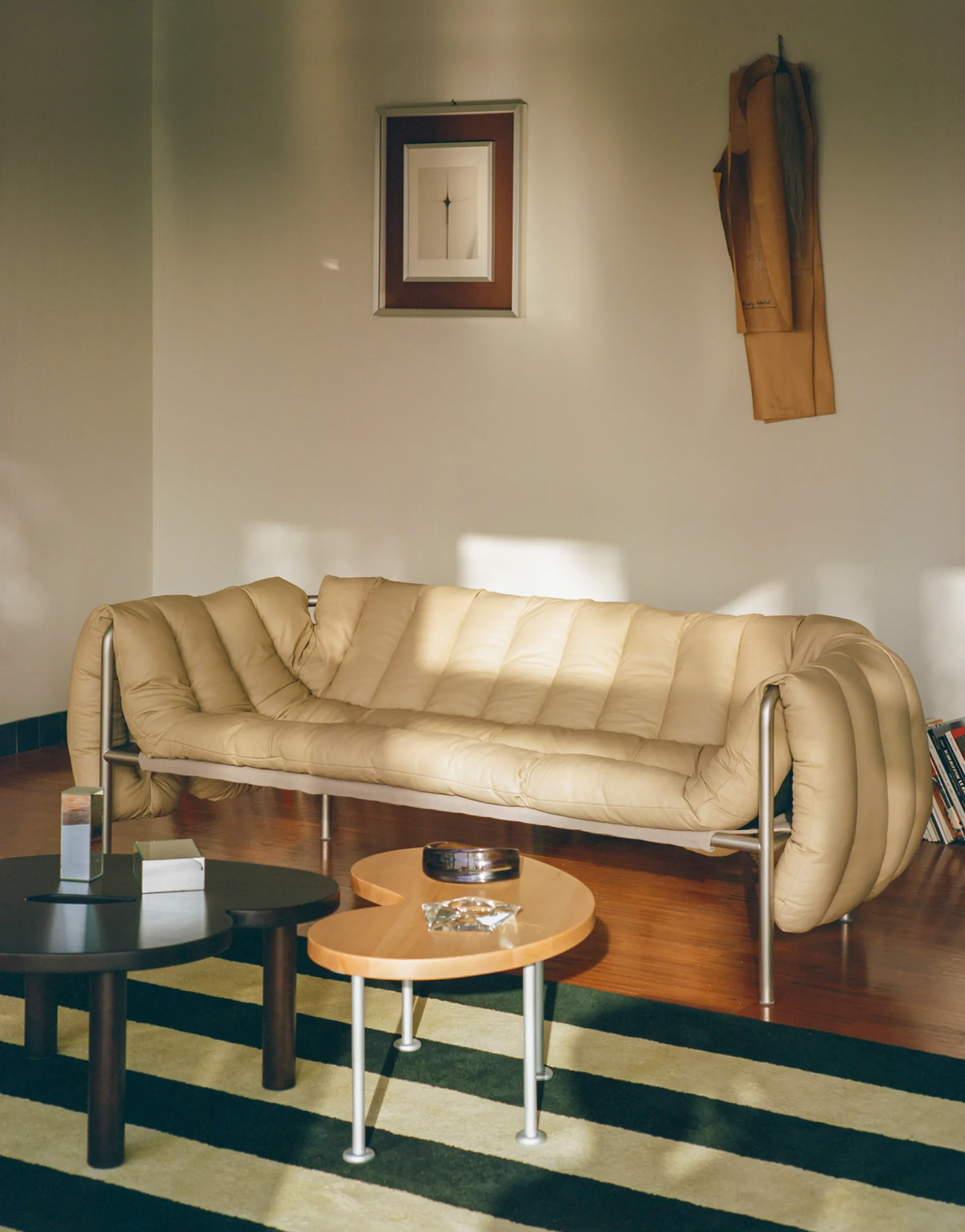 Sofá Puffy de 2,5 lugares 205 cm, Natural-aço inoxidável Hem