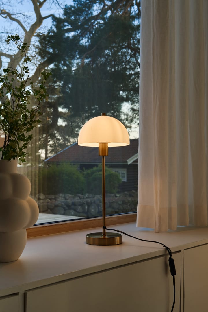 Candeeiro de mesa Vienda, latão-branco Herstal