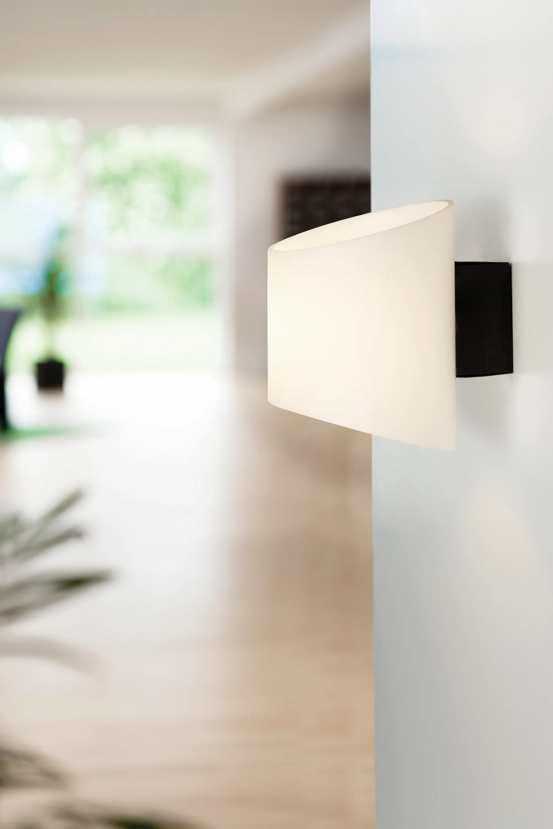 Candeeiro de parede oval Evoke, Antracite-vidro opalino Herstal