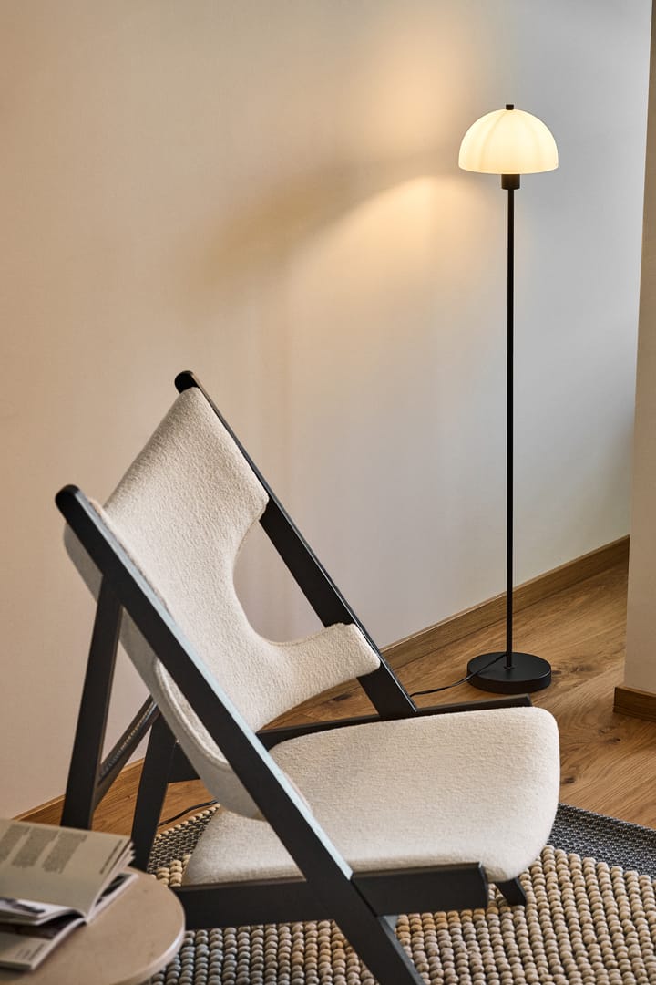 Candeeiro de pé Vienda, Preto-vidro opala Herstal
