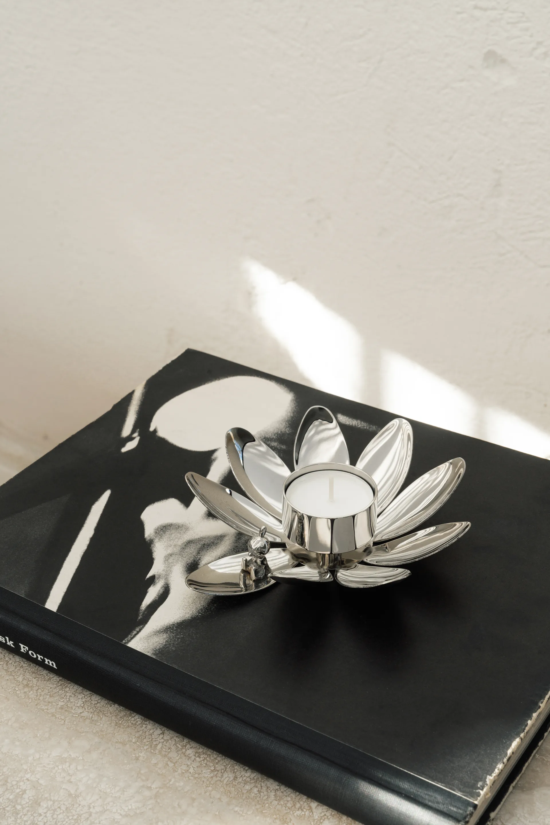 Hilke X Mumin Lilla My suporte para vela, Latão niquelado Hilke Collection