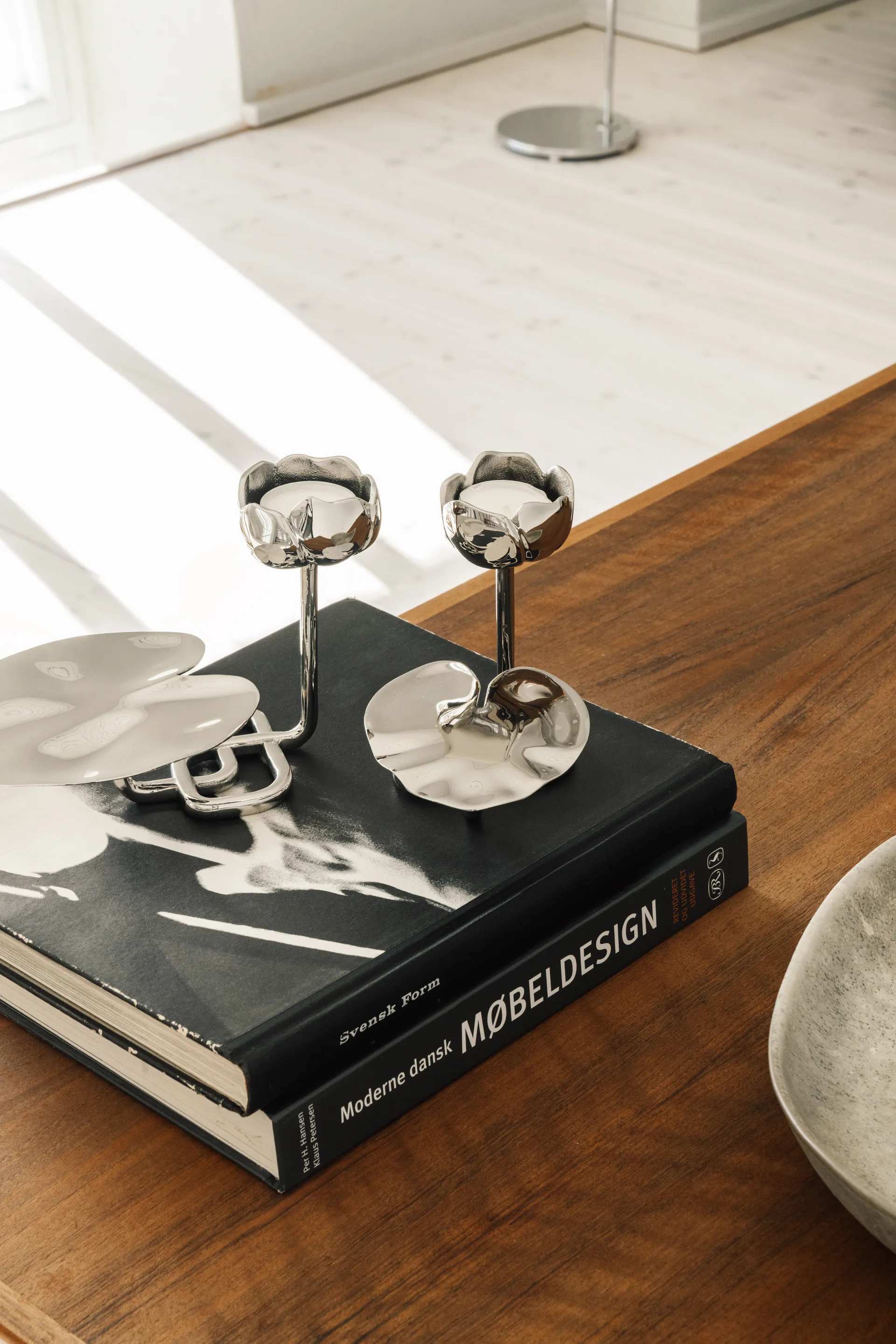 Ninfea No.1 suporte para vela, Latão niquelado Hilke Collection