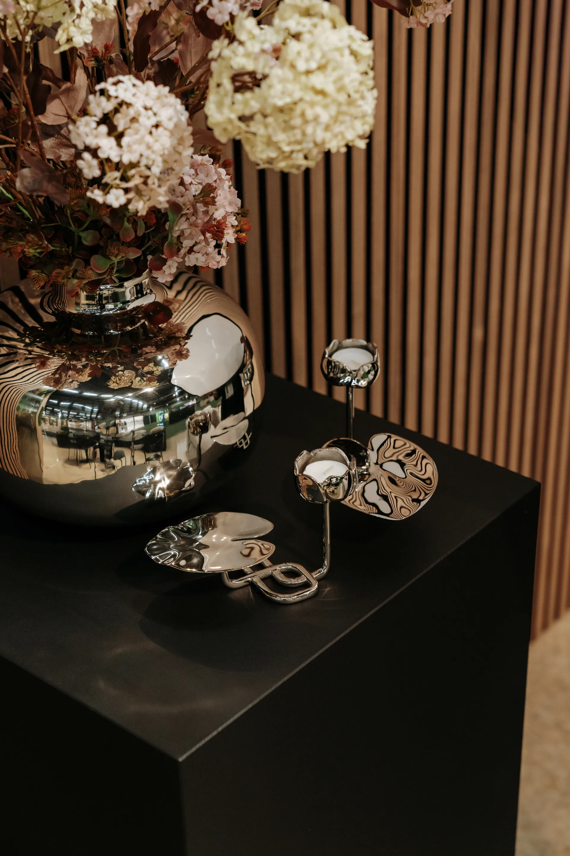 Ninfea No.2 suporte para vela, Latão niquelado Hilke Collection