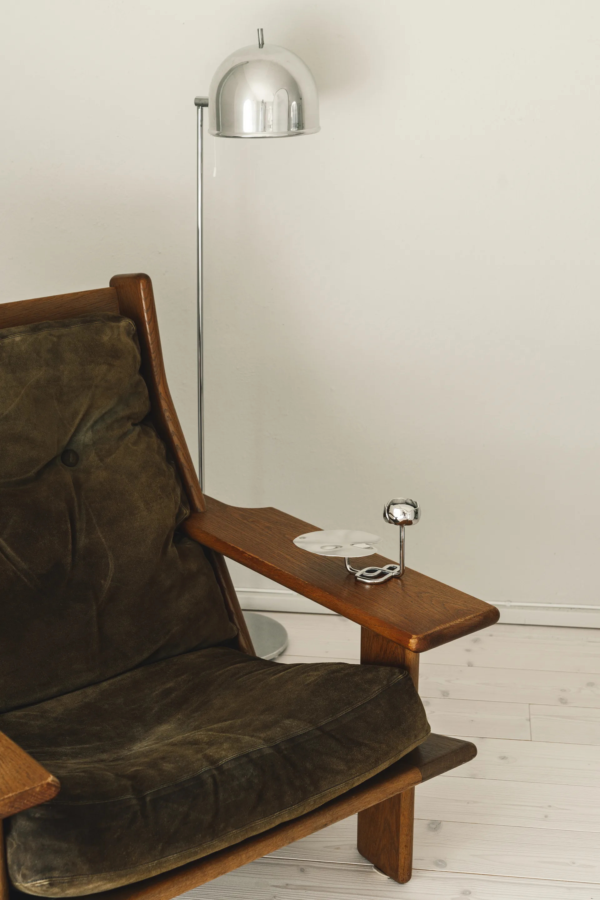 Ninfea No.2 suporte para vela, Latão niquelado Hilke Collection