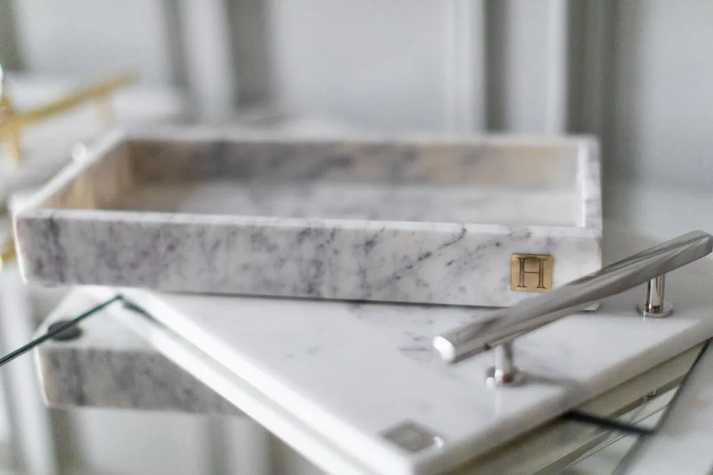 Tabuleiro Hilke Collection 40,5x25,5 cm, mármore branco-latão cromado Hilke Collection