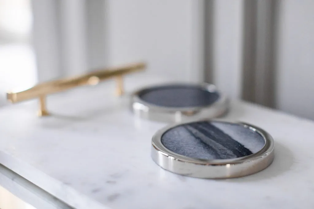 Tabuleiro Hilke Collection 40,5x25,5 cm, mármore branco-latão maciço Hilke Collection