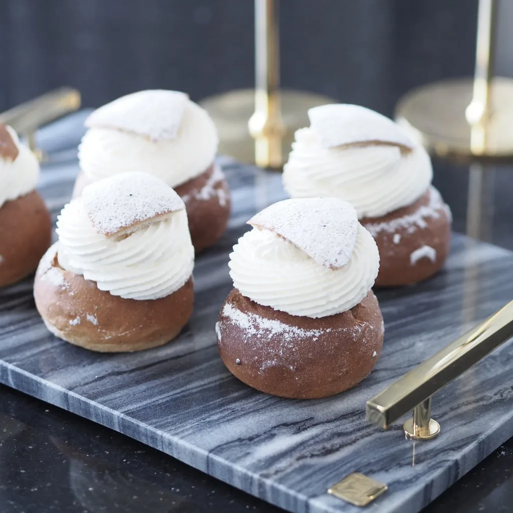 Tabuleiro Hilke Collection 40,5x25,5 cm, mármore cinza-latão Hilke Collection