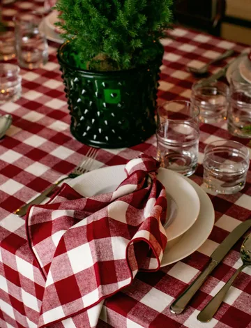 Bettyhill toalha de mesa - Ruby, 150x330 cm - Himla