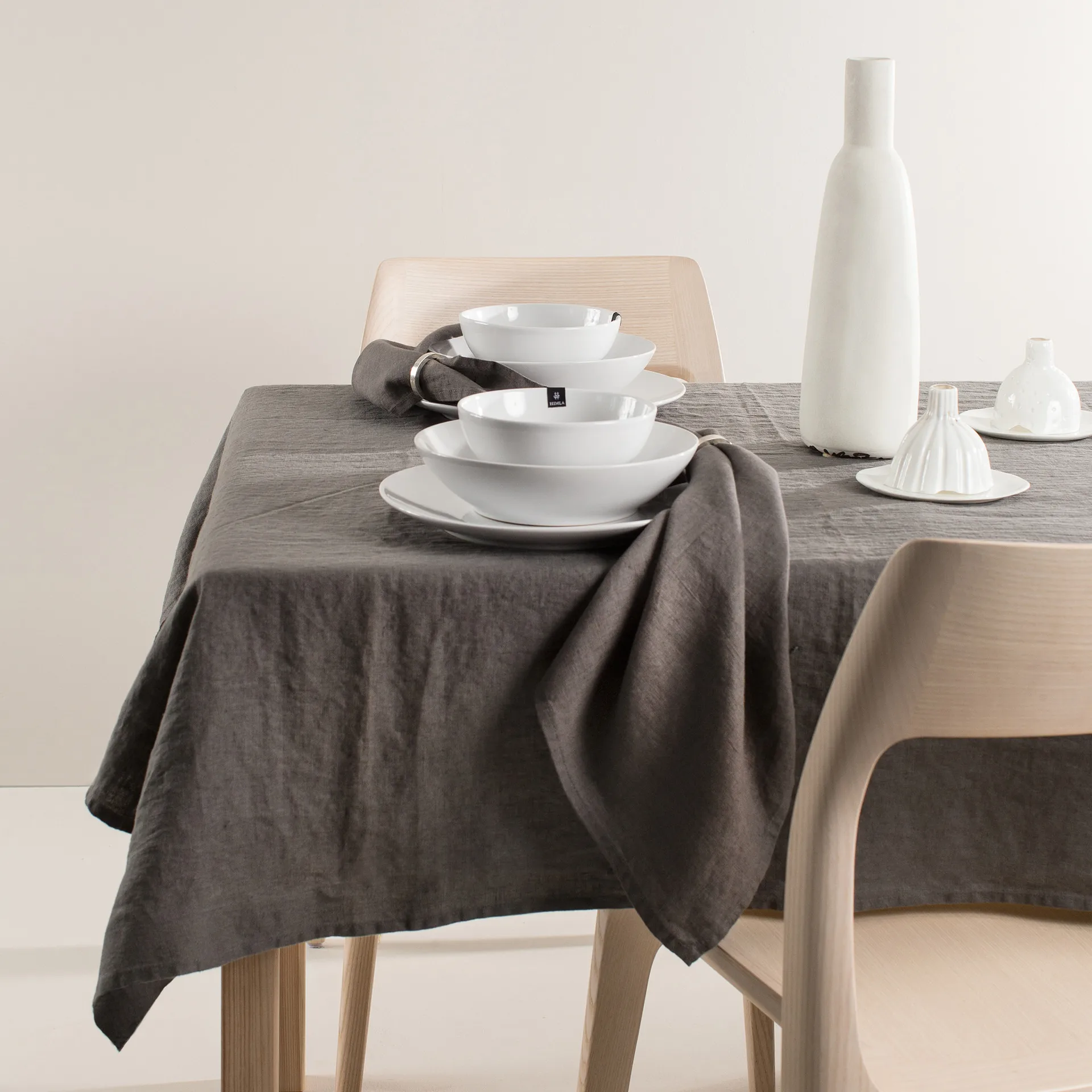 Toalha de mesa Sunshine 140x330 cm, Charcoal (cinza escuro) Himla