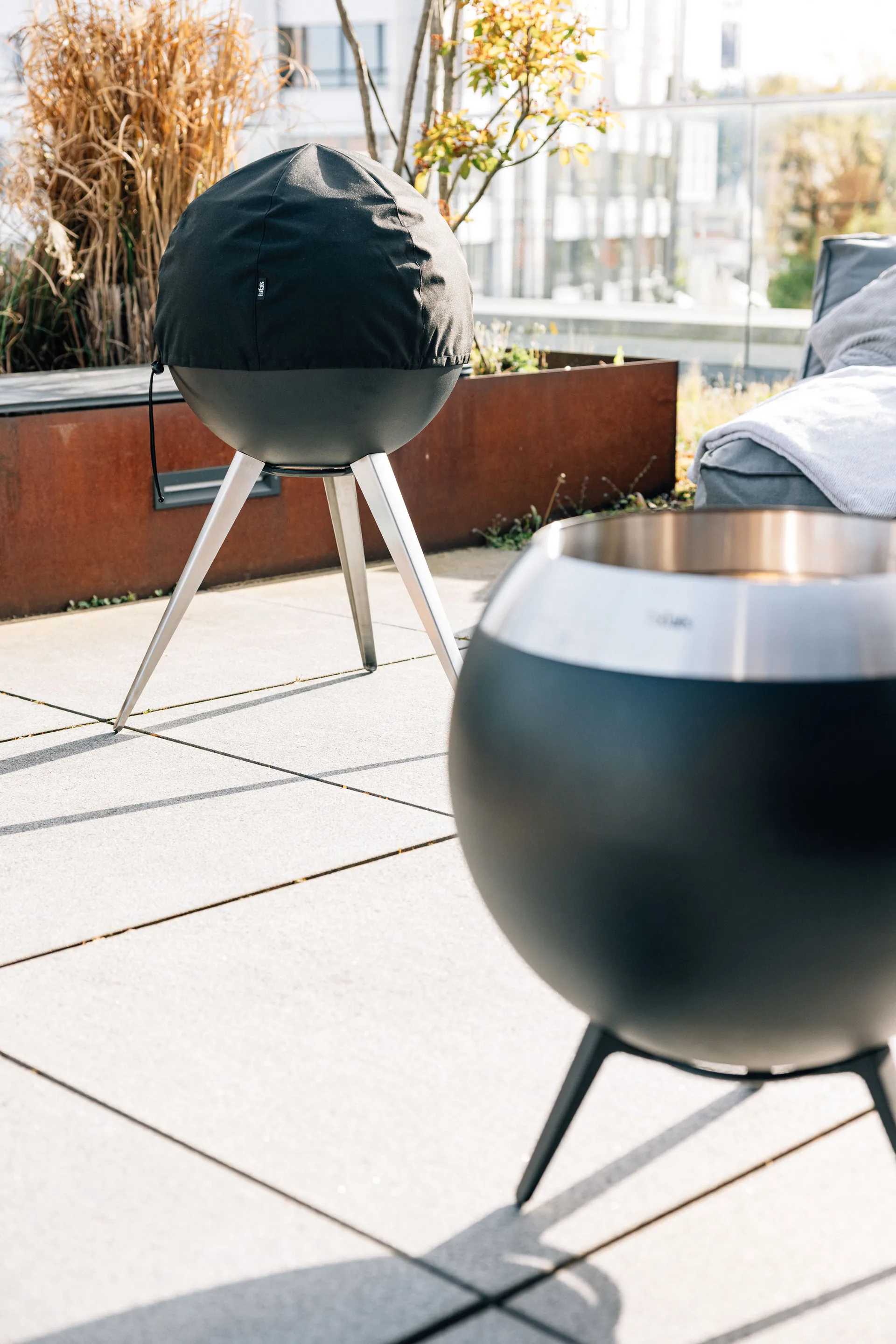 MOON 45 capa, Preto Höfats