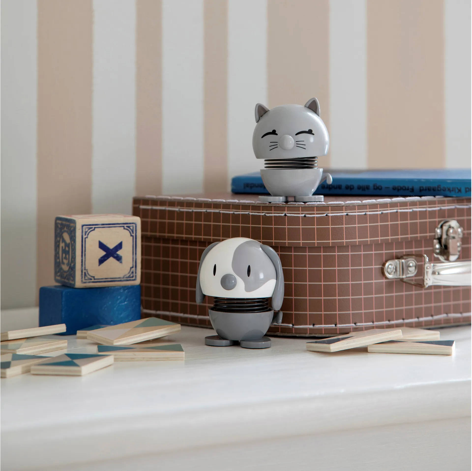 Figura gato Hoptimista 7,3 cm, cinzento claro  Hoptimist