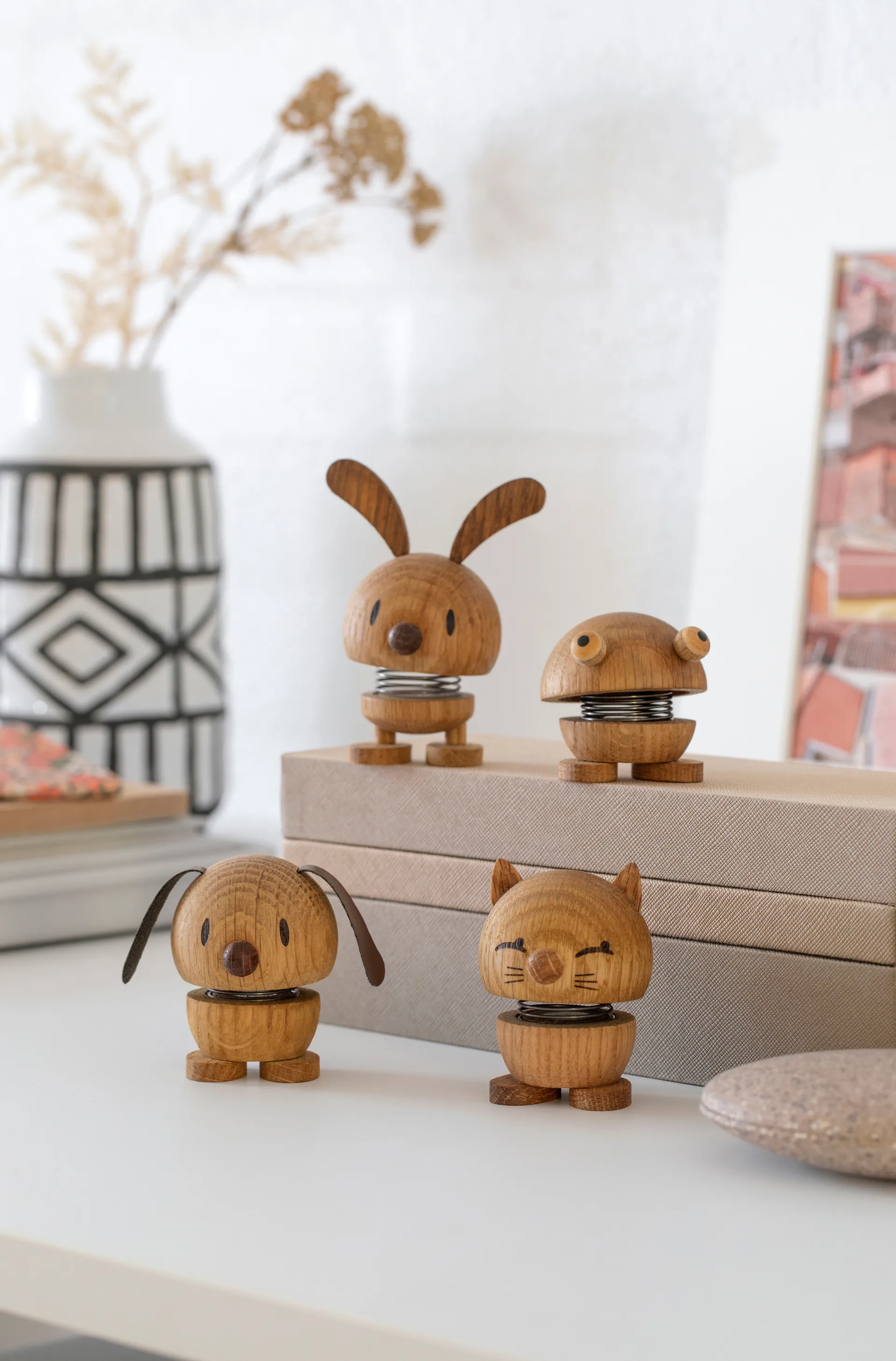 Figura Hoptimista Cachorro S, Carvalho Hoptimist