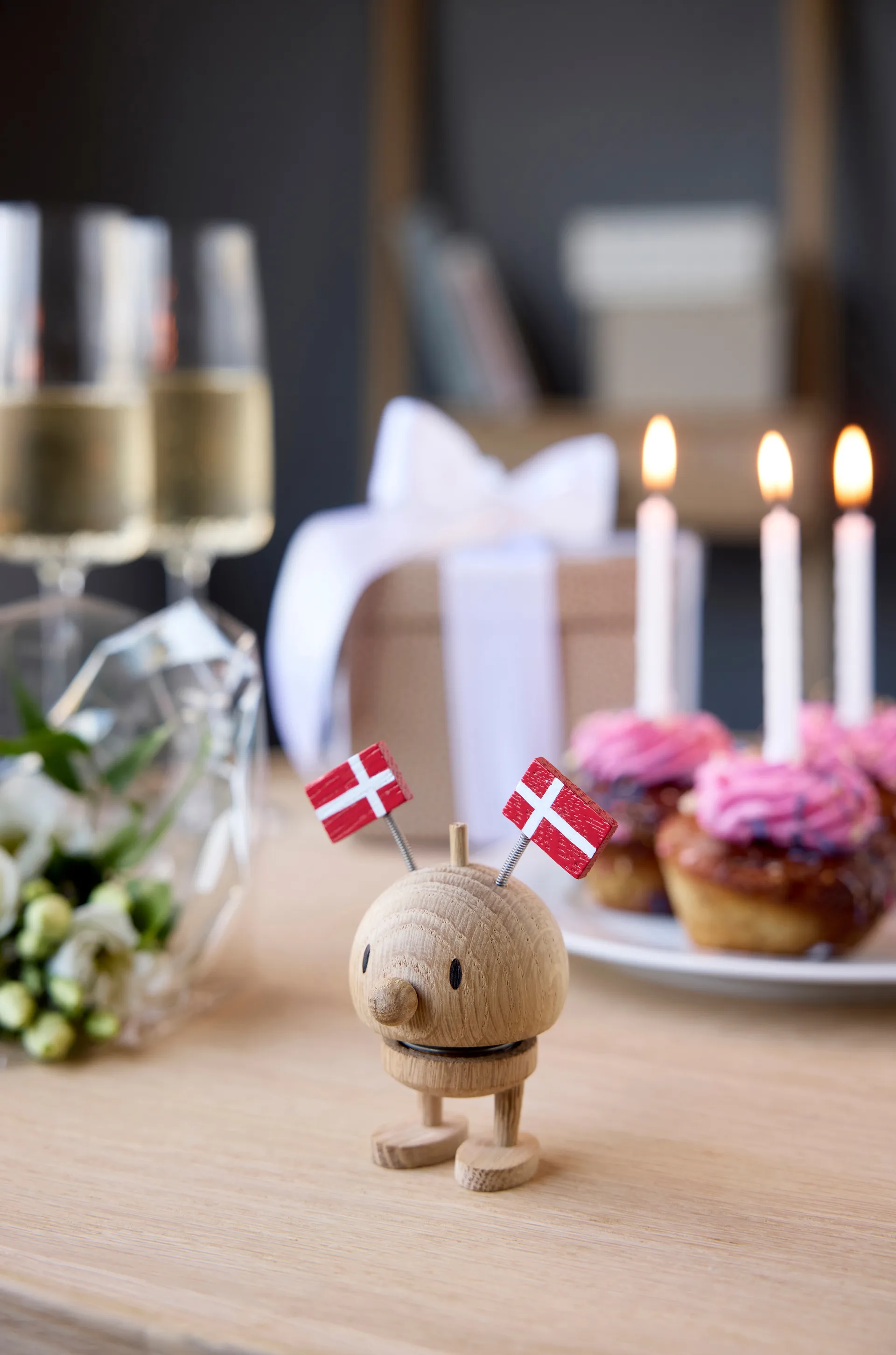 Hoptimist Celebration Bumble figura, S, carvalho natural Hoptimist