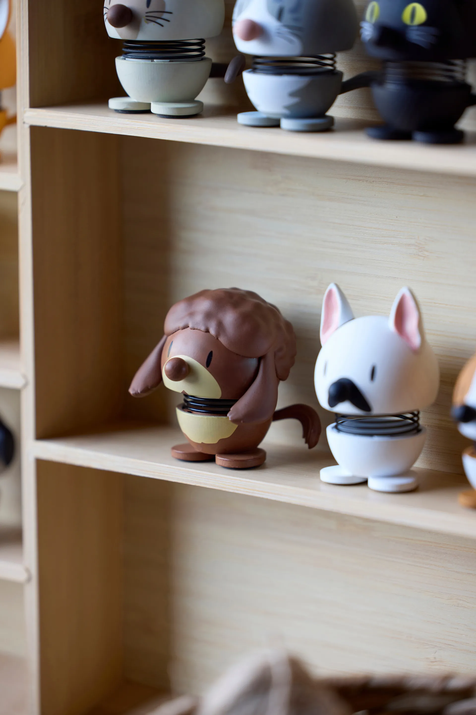 Hoptimist figura XS, Poodle, castanho Hoptimist