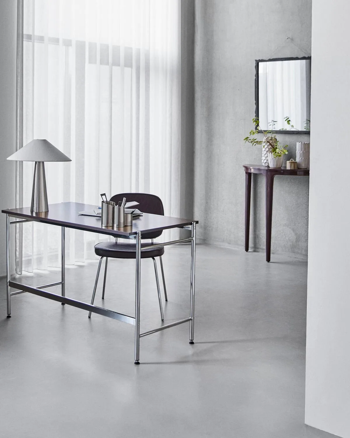 Arph secretária, Amora-cromo, 125x60x74 cm House Doctor