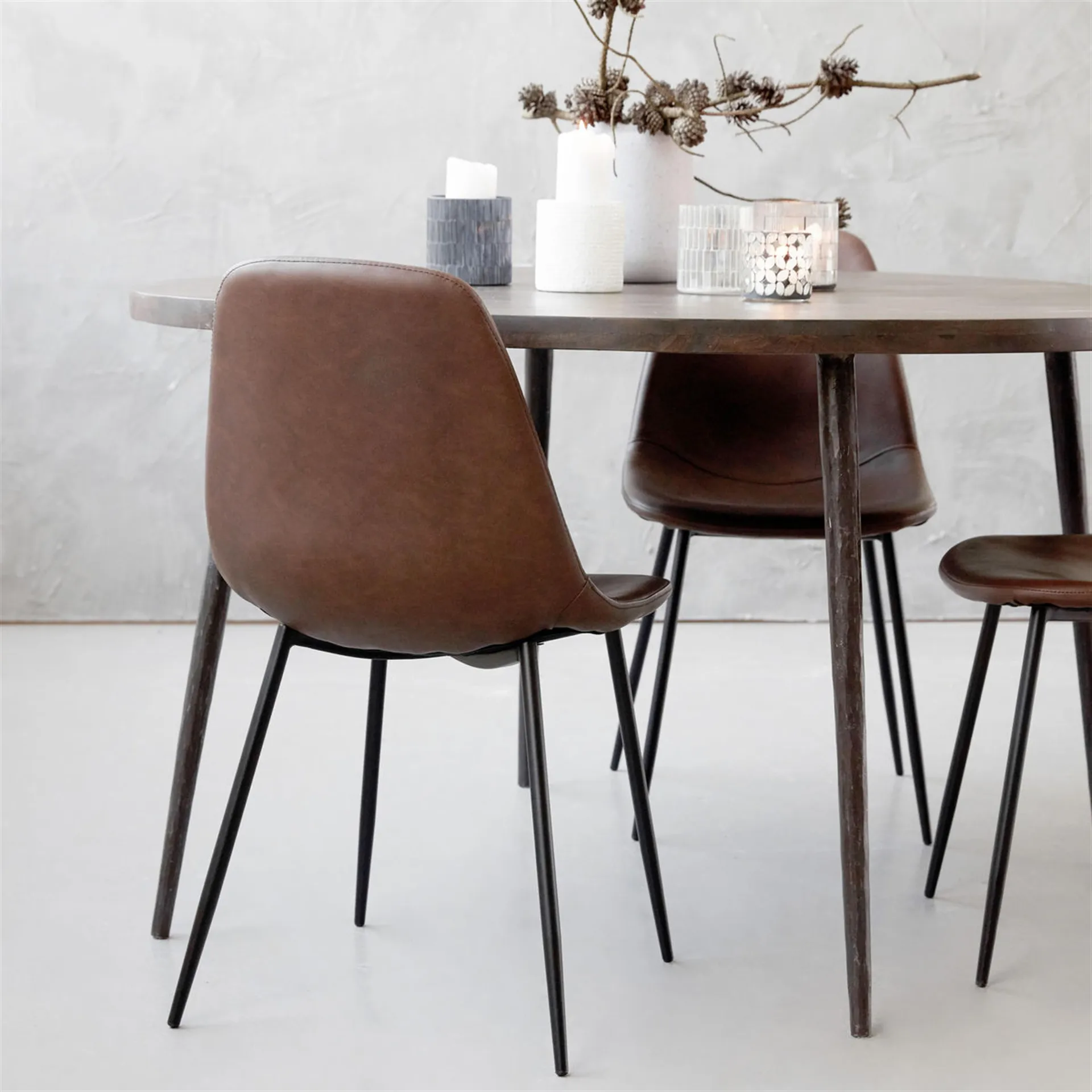 Cadeira Found couro sintético, Brown House Doctor