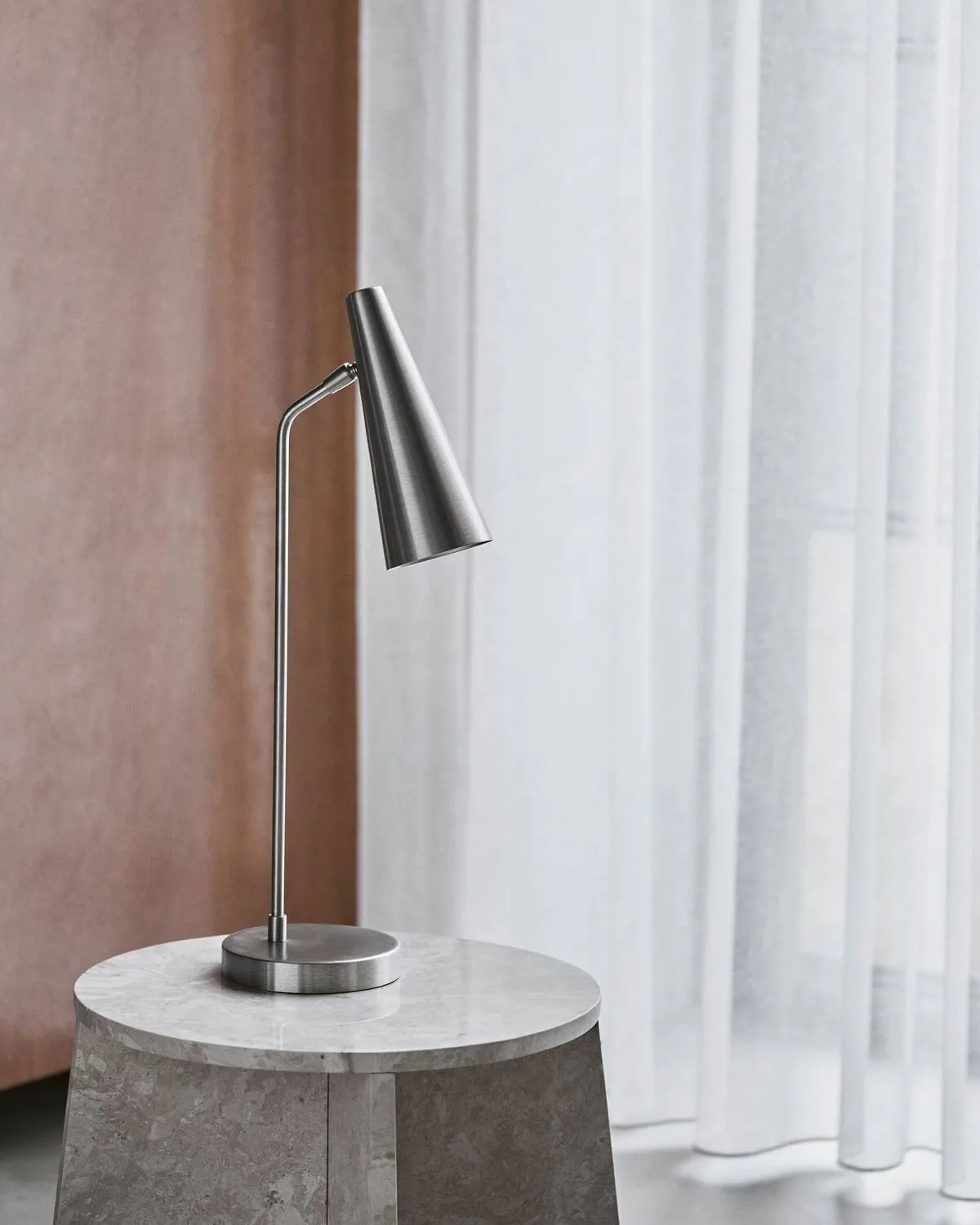 Candeeiro de mesa Precise, Acabamento prateado House Doctor