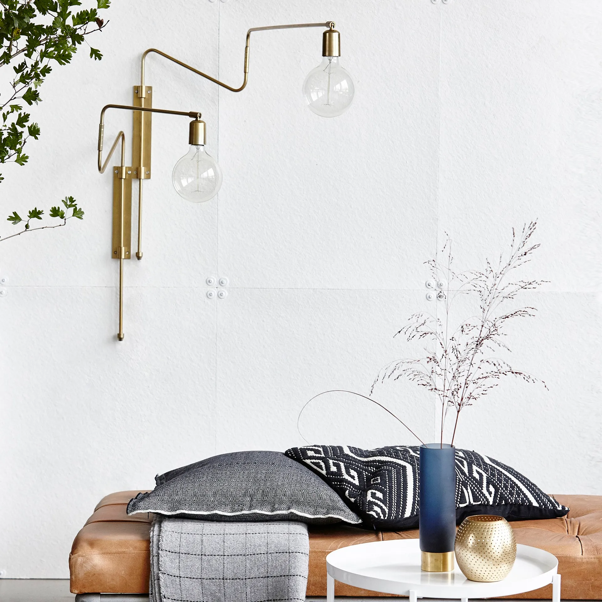 Candeeiro de parede latão Swing, grande, 70 cm House Doctor