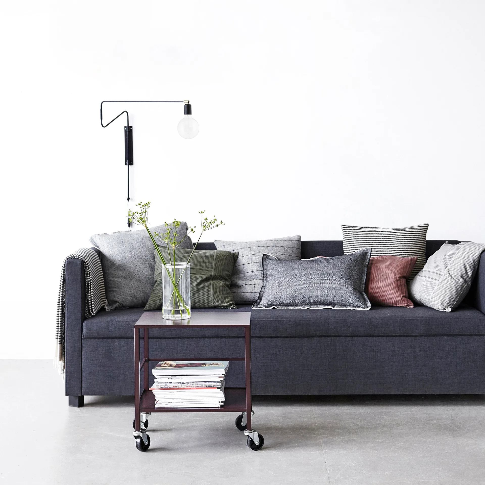 Candeeiro de parede preto Swing, grande, 70 cm House Doctor