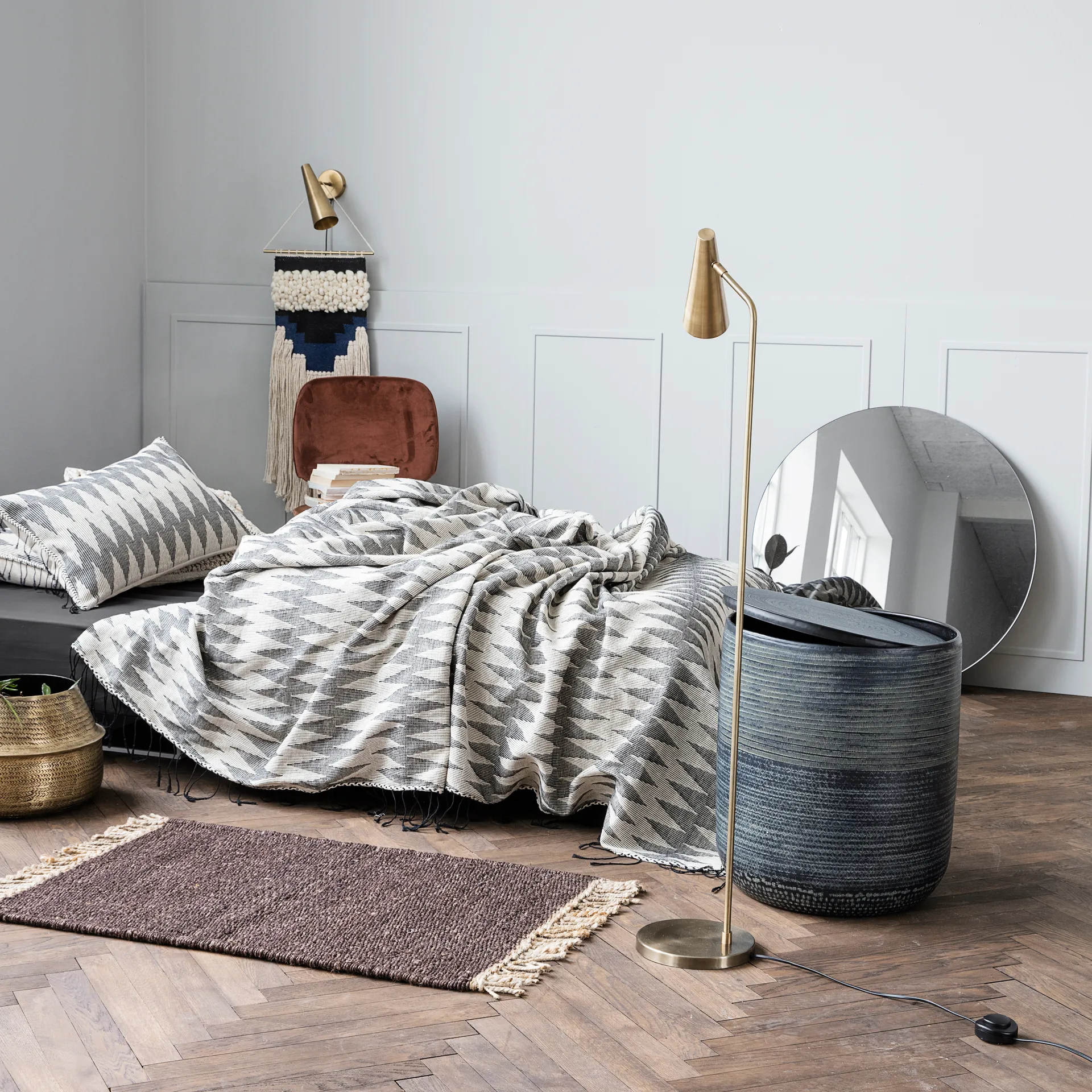 Candeeiro de pé Precise, latão House Doctor