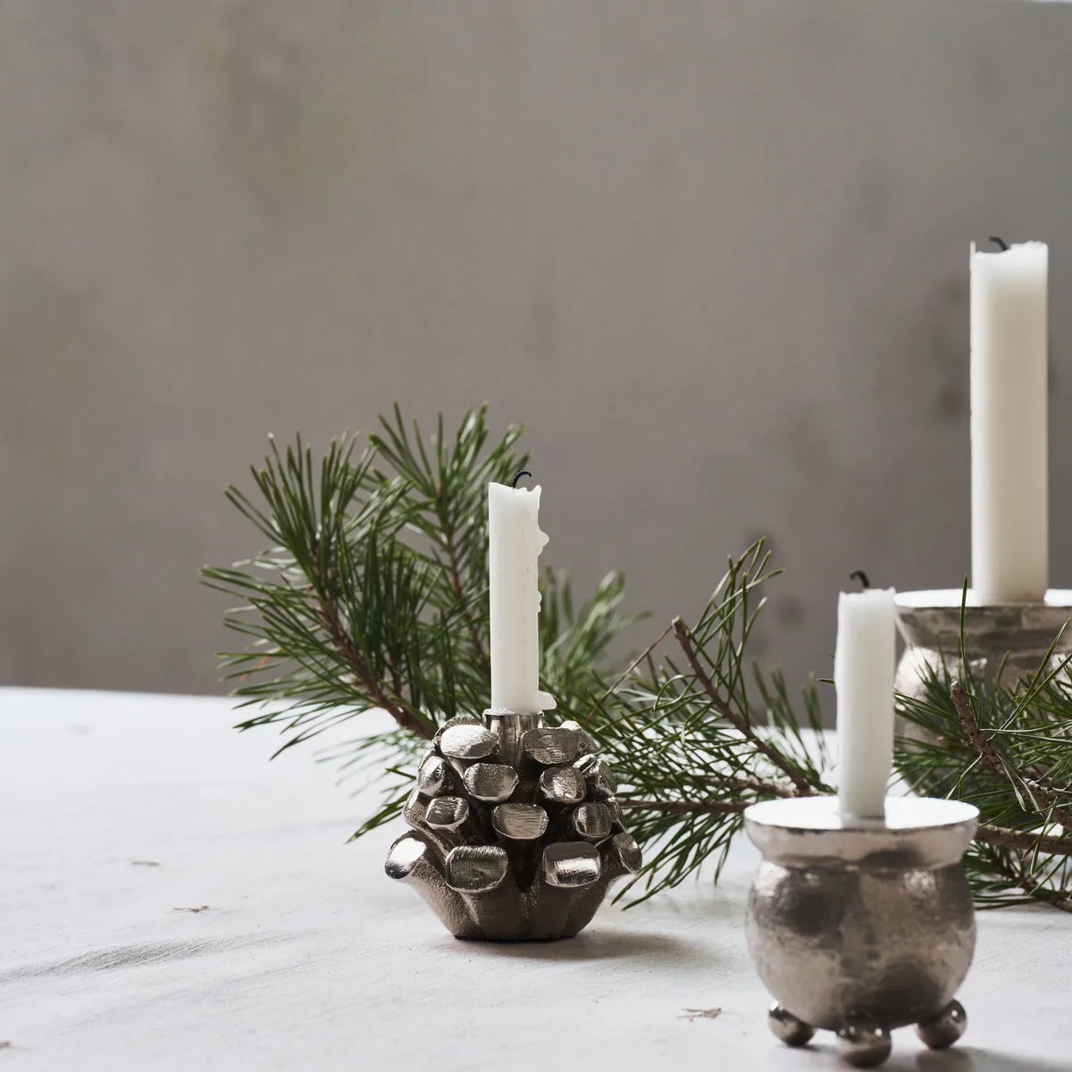 Castiçal Pine Cone Ø7,5 cm, Prateado antigo  House Doctor