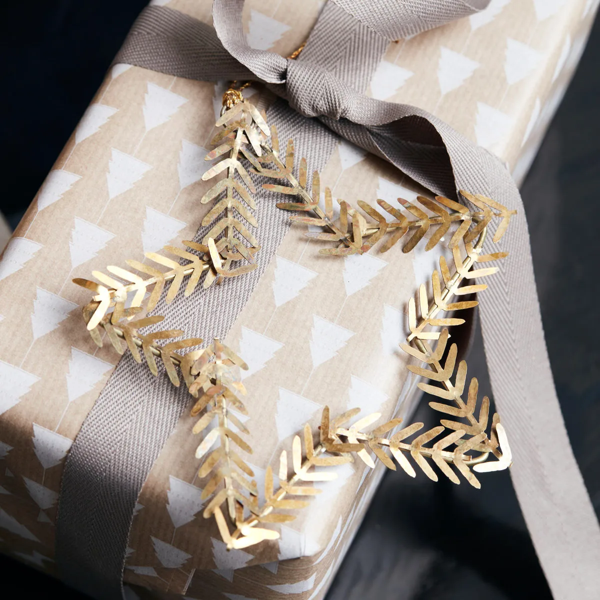 Estrela decorativa suspensa Lamet, latão House Doctor