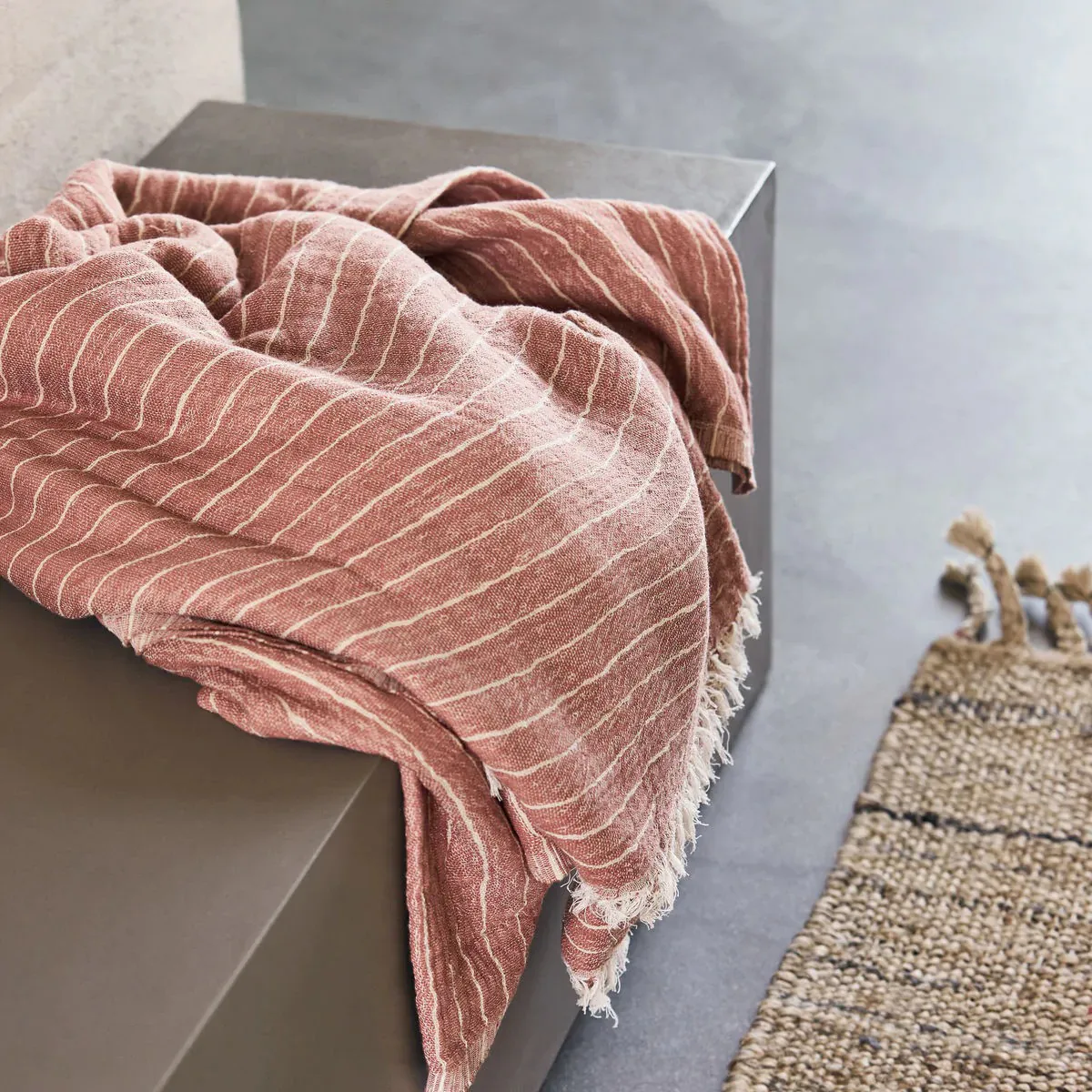 Manta Alice stripe 140x200 cm, Dusty berry House Doctor