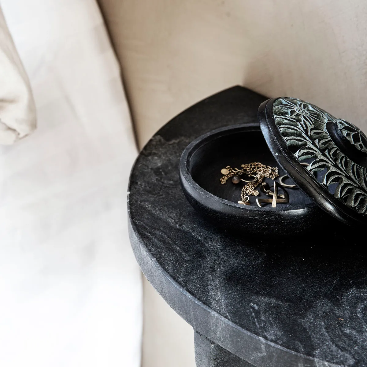 Mesa de apoio de parede Mega, Mármore preto  House Doctor