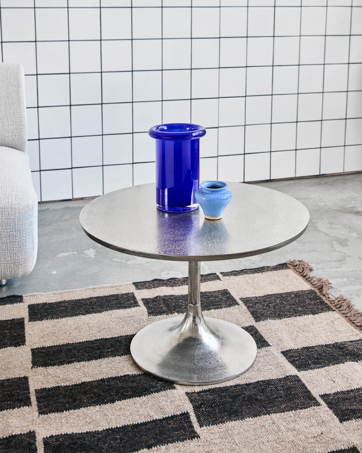 Mesa lateral Pan, Acabamento prateado House Doctor