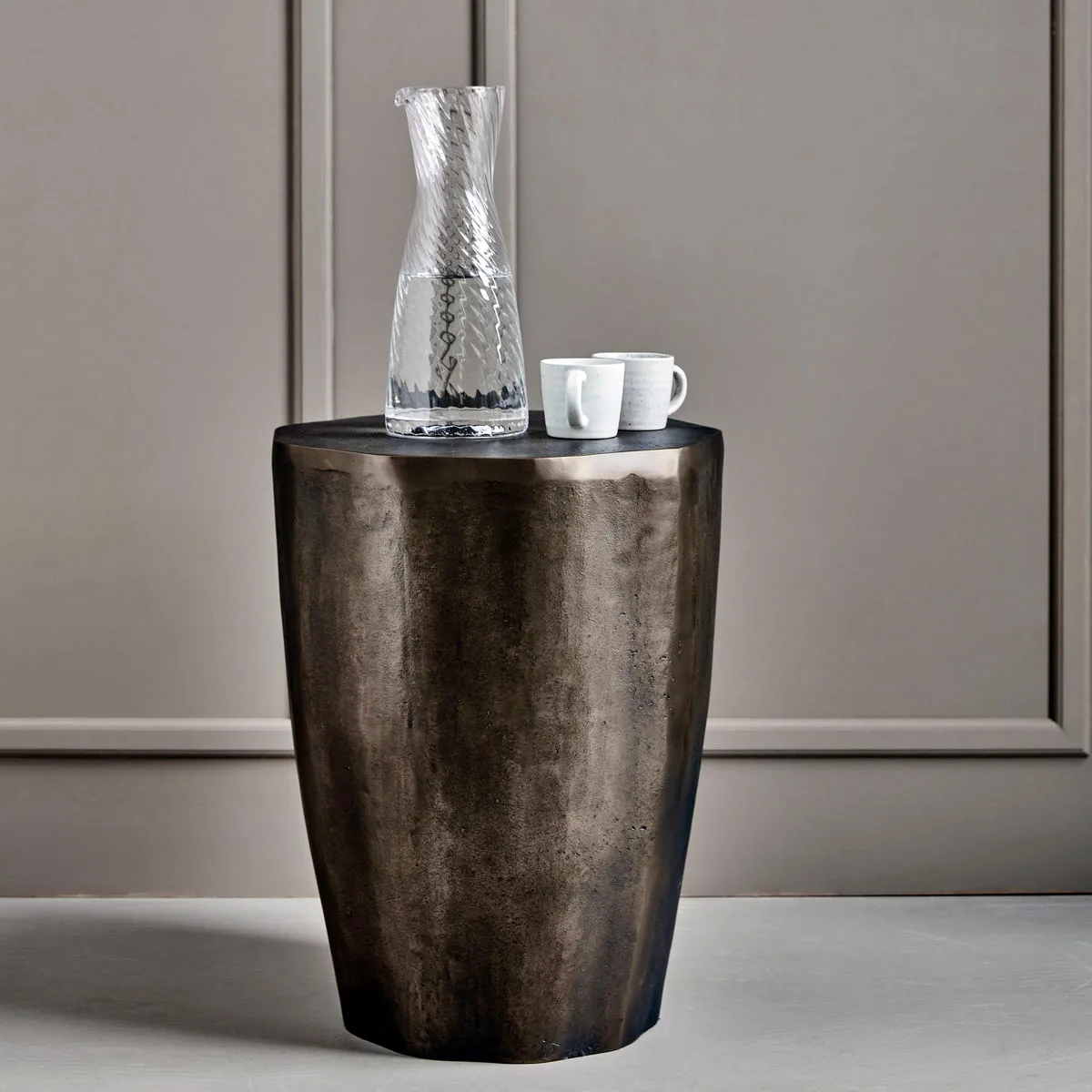 Mesa Meta Ø33 cm, Latão antigo House Doctor