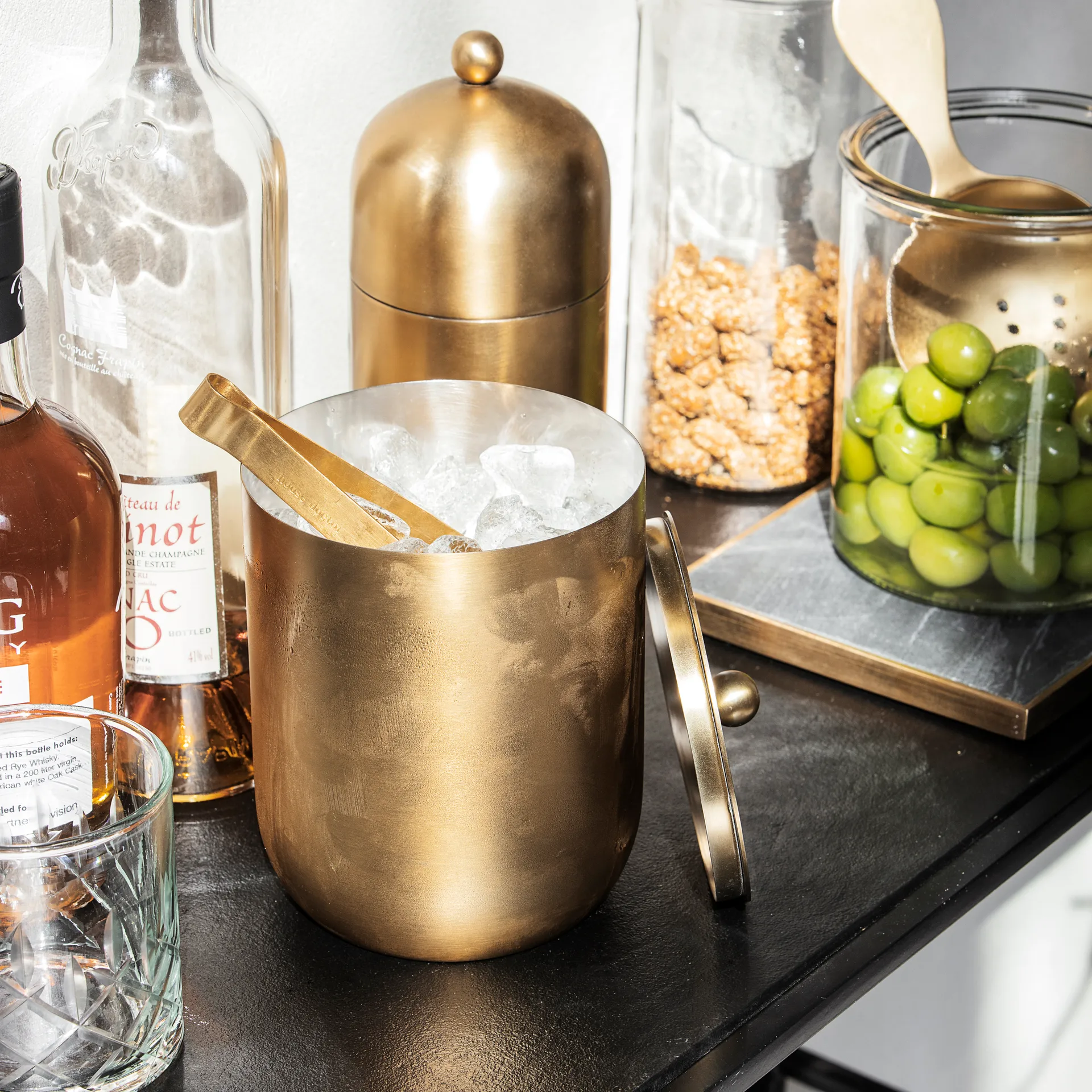 Refrigerador de vinho Alir, latão House Doctor