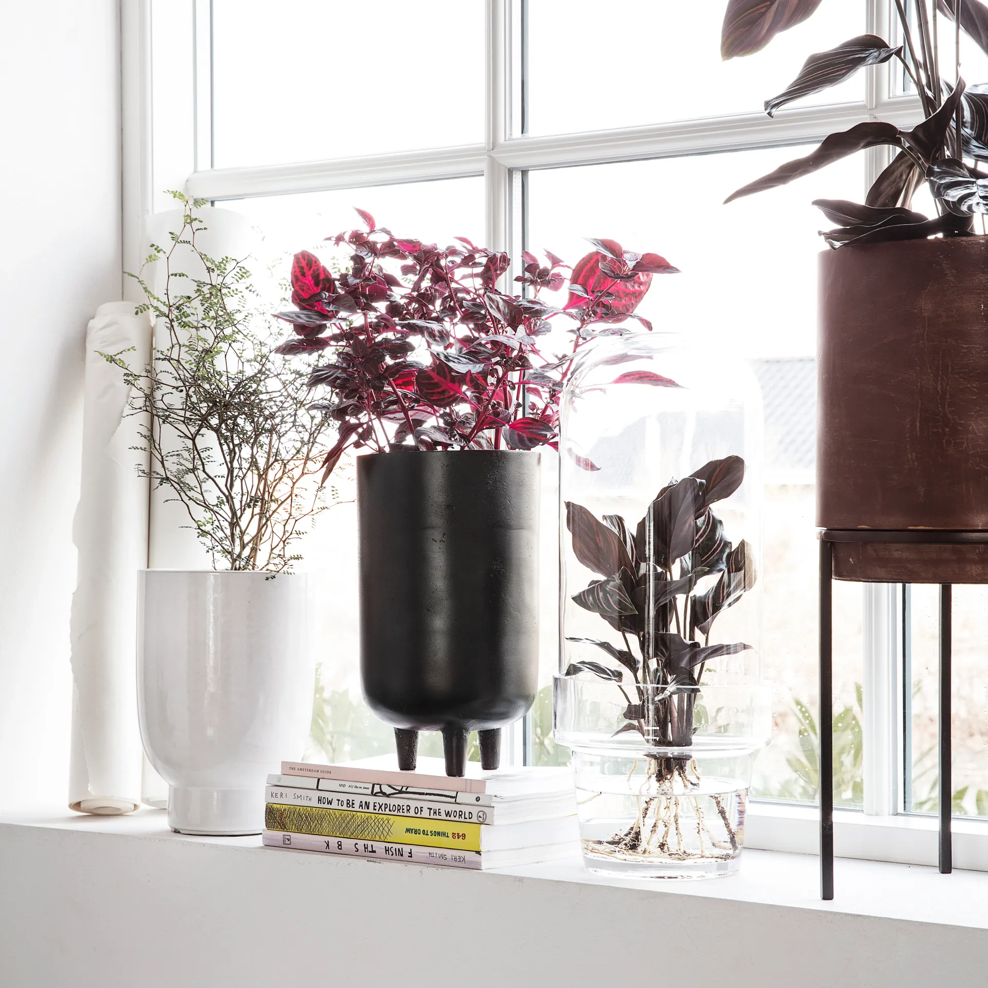 Vaso de flores com pernas preto,ang, 26 cm House Doctor