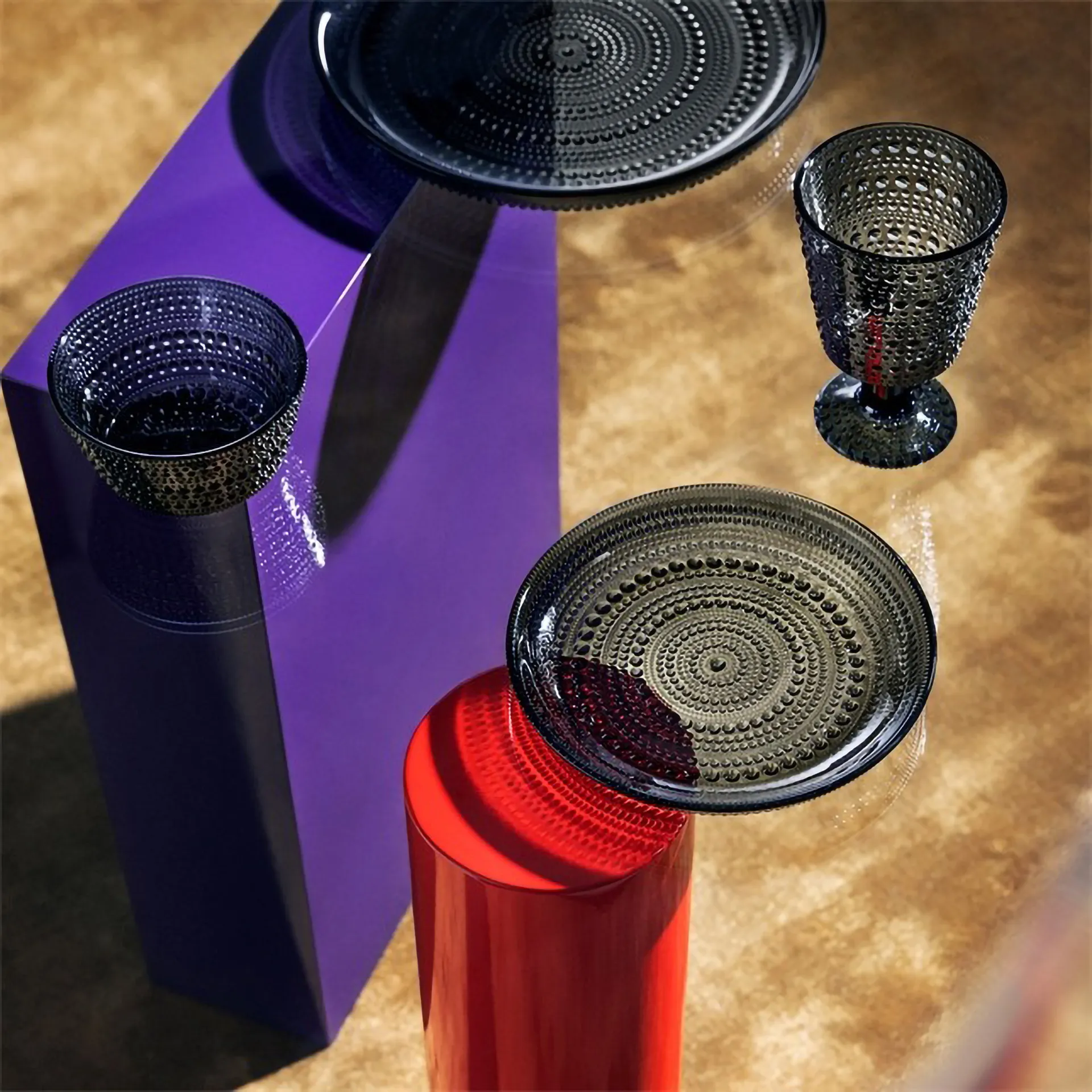 Prato pequeno Kastehelmi Ø24,8 cm, dark grey Iittala