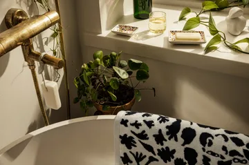 Toalha de banho Oiva Toikka Cheetah 50x70 cm - Preto-branco - Iittala