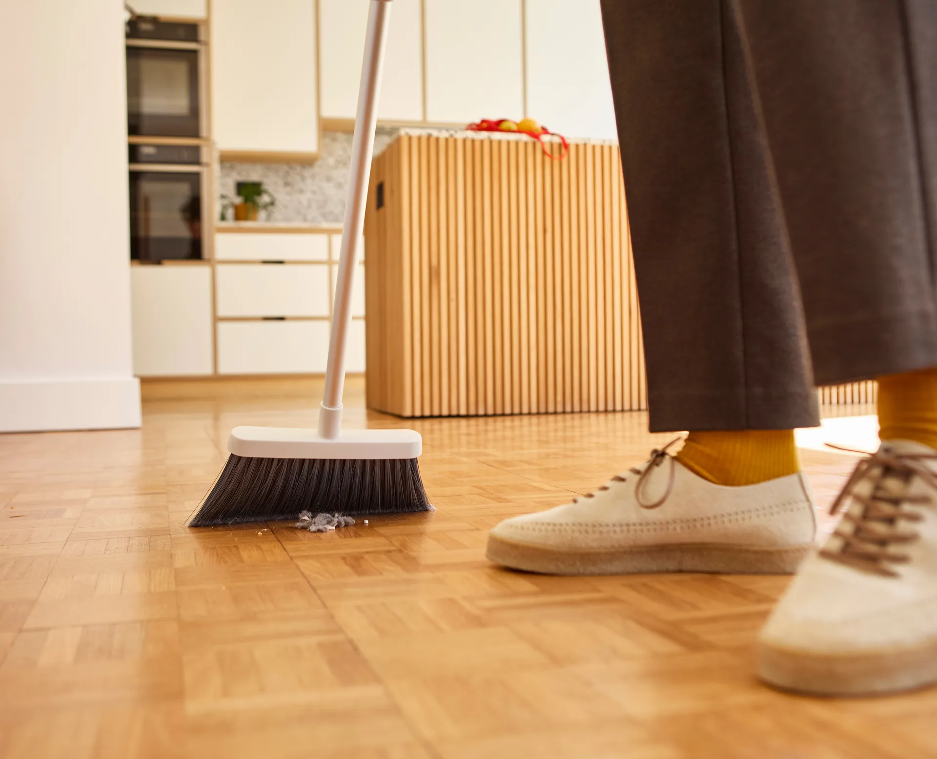 Cleantech vassoura montada na parede, Pedra Joseph Joseph