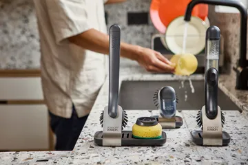 Joseph Joseph Sinktech escova de loiça com suporte de aço - Claro - Joseph Joseph