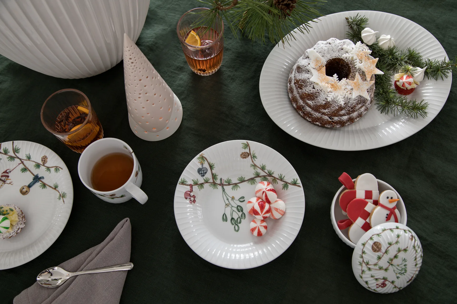 Conjunto de louça de Natal em porcelana Hammershøi Christmas 18 peças,  Kähler