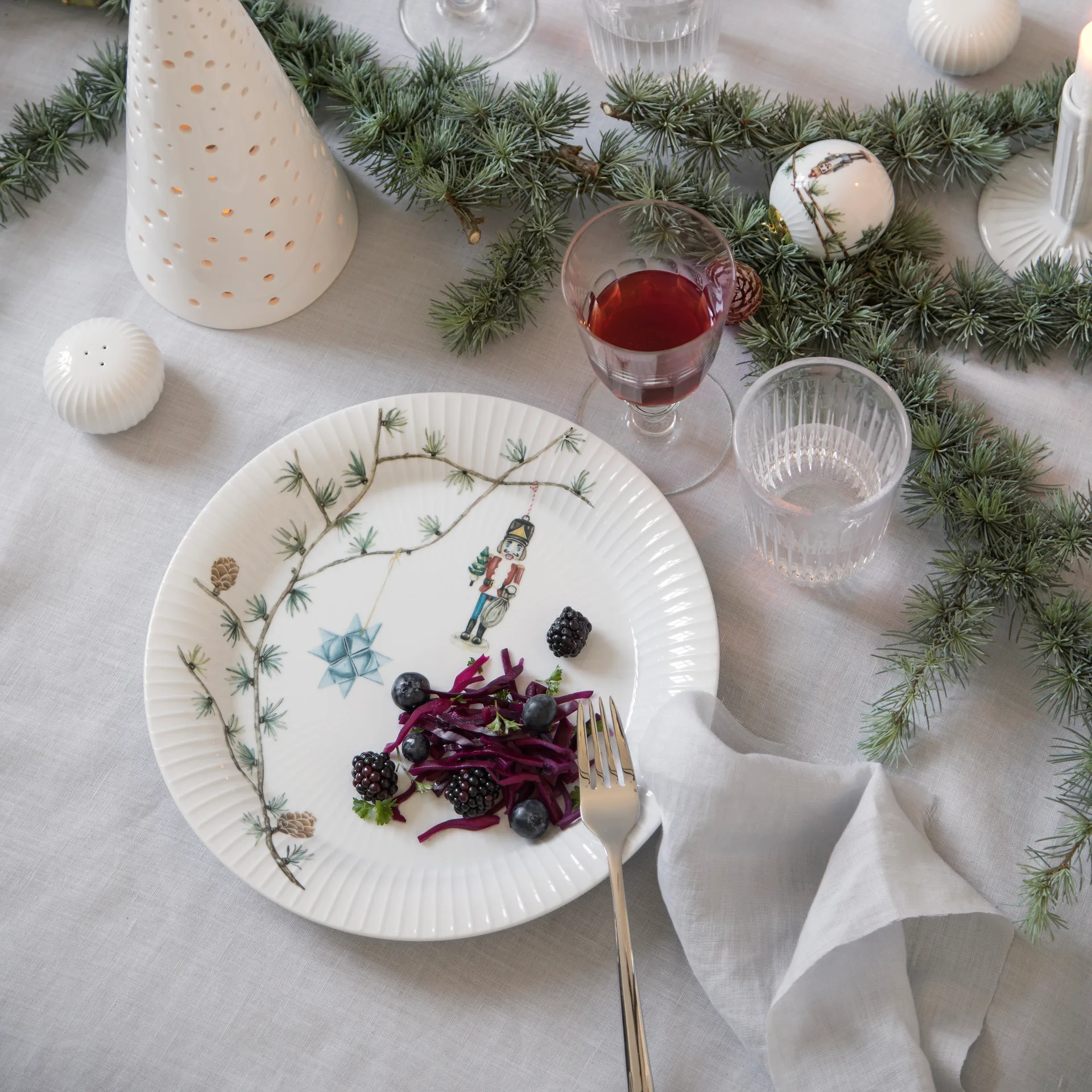 Conjunto de louça de Natal em porcelana Hammershøi Christmas 18 peças Kähler