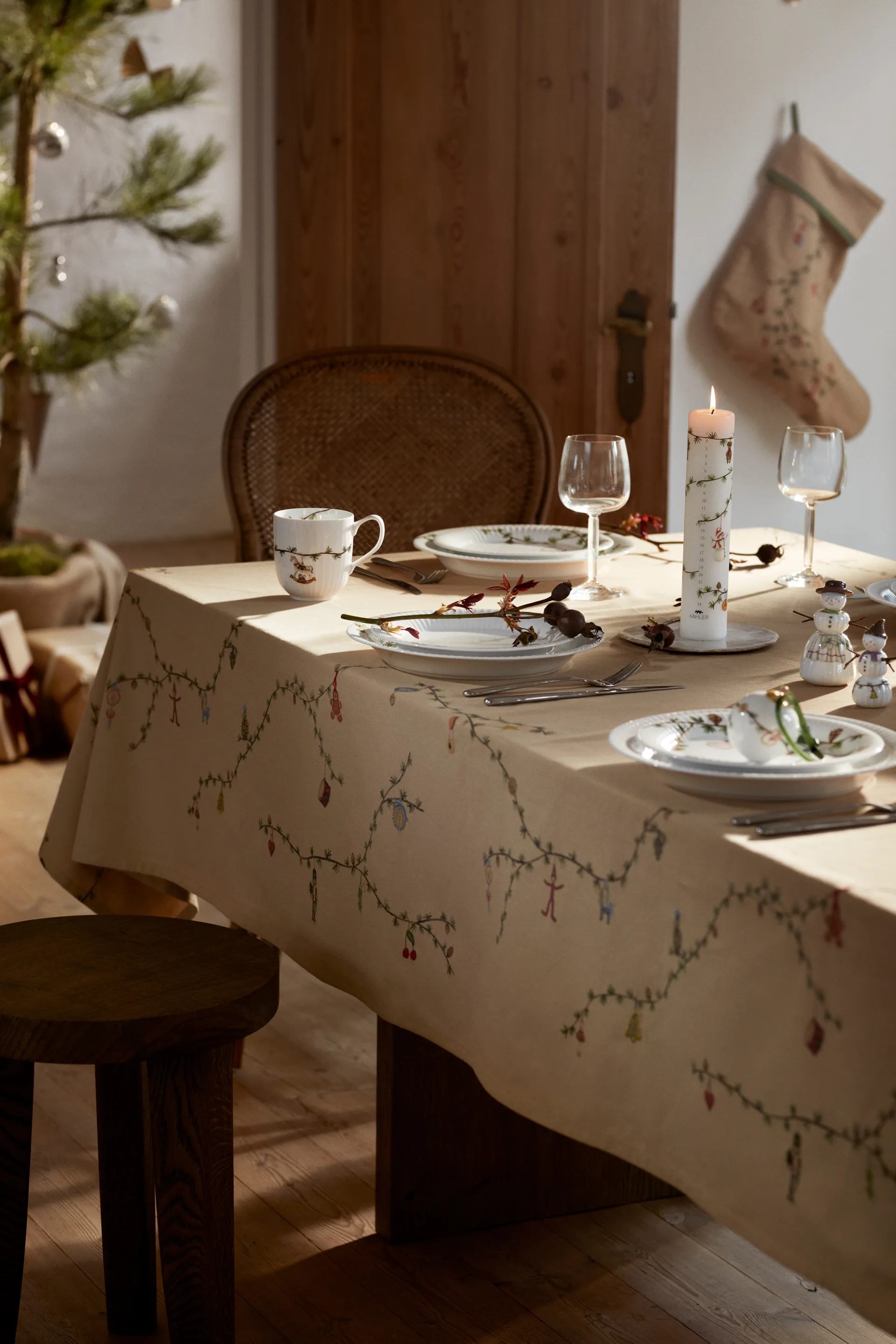 Conjunto de louça de Natal em porcelana Hammershøi Christmas 18 peças,  Kähler