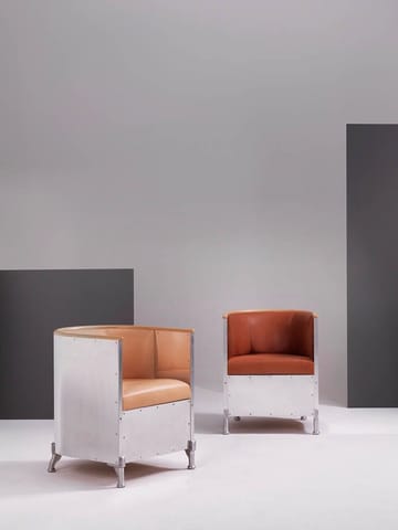 Aluminium poltrona escovada fosca - Couro tärnsjö preto-noz-moscada - Källemo