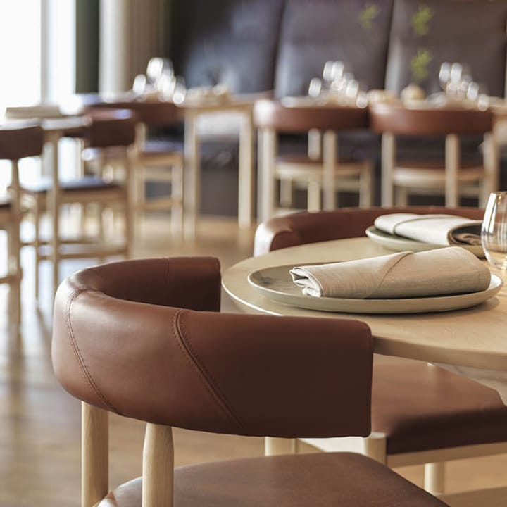 Botero cadeira com braços, Couro Tärnsjö 8420 verde-suporte para revistas em faia Källemo