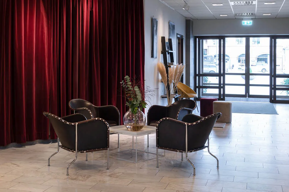 Bruno poltrona, Couro full-grain 9208 cigarro-marrom-cromo Källemo