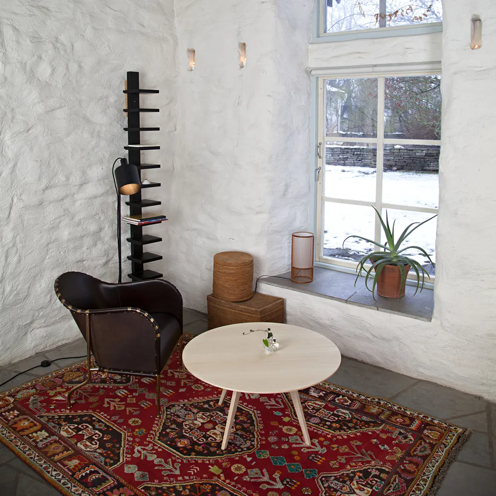 Bruno poltrona, Couro natural-base de metal latonado Källemo