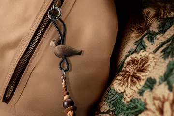 Chaveiro de pássaro Kaj Bojesen - Carvalho fumado, couro preto - Kay Bojesen Denmark