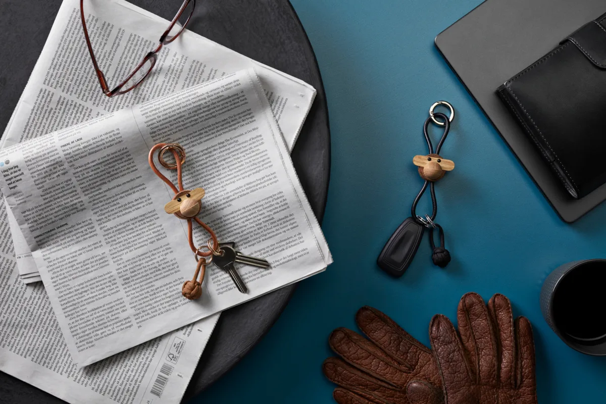 Chaveiro Kaj Bojesen macaco, Teca-limba, couro natural Kay Bojesen Denmark