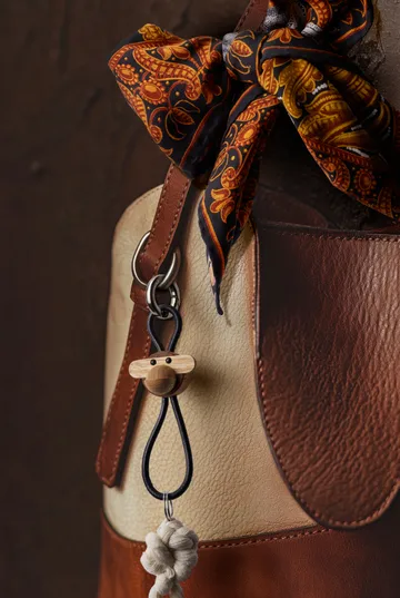 Chaveiro Kaj Bojesen macaco - Teca-limba, couro preto - Kay Bojesen Denmark