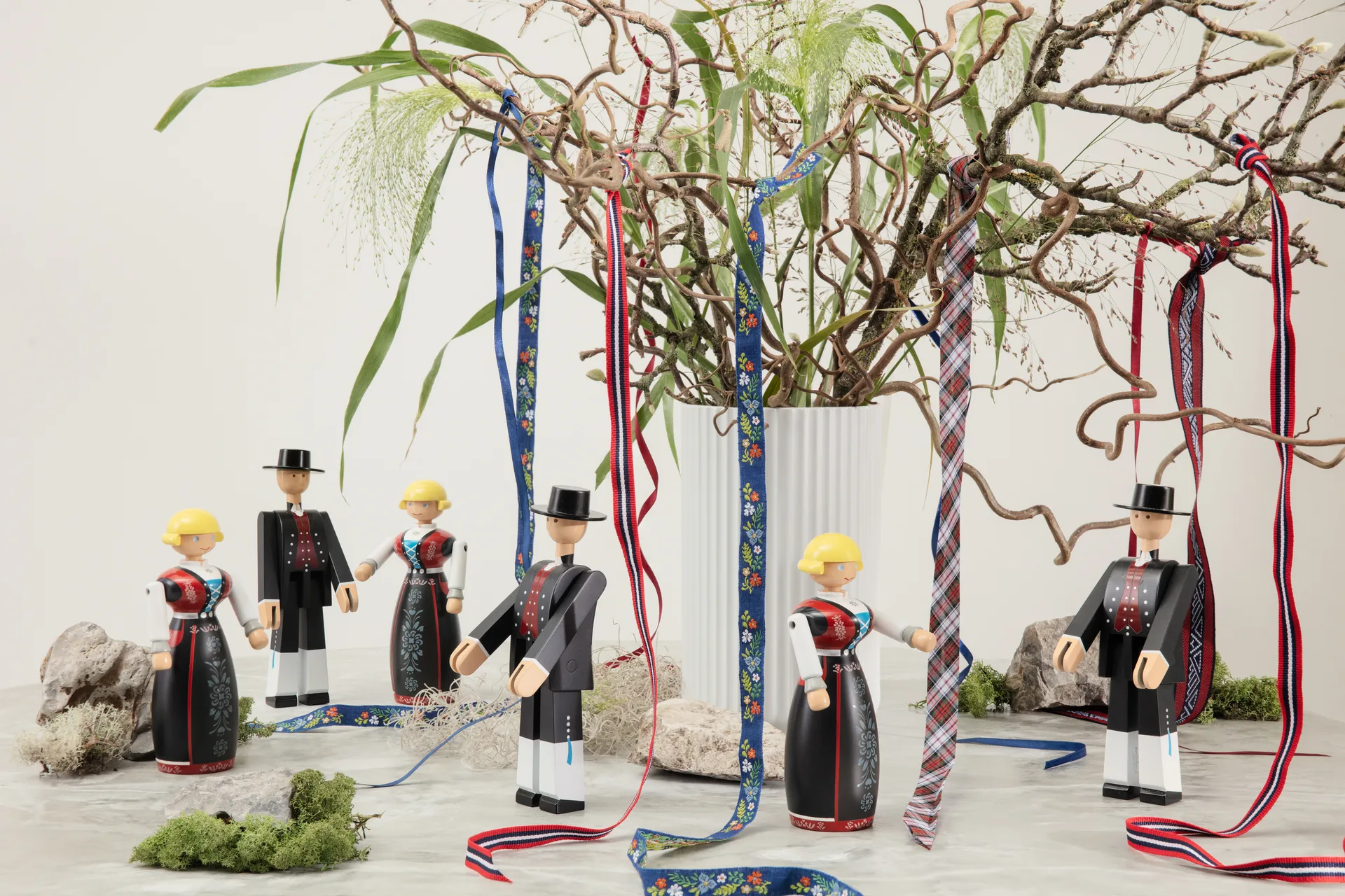 Kay Bojesen mulher em traje folclórico norueguês, Preto-vermelho-branco Kay Bojesen Denmark